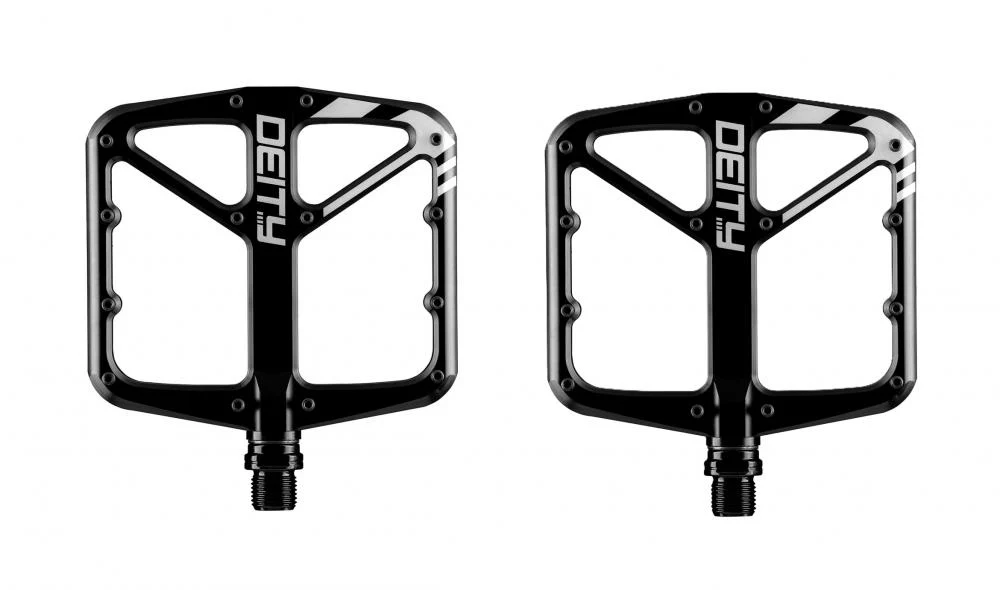Deity Deity Supervillain Flat-Pedale, schwarz, 6061-T6 Aluminium, 113x105 mm Plattform, 2,5 mm konkav, 14 Pins/Seite, symmetrisches Design, für DH/Enduro/Trail