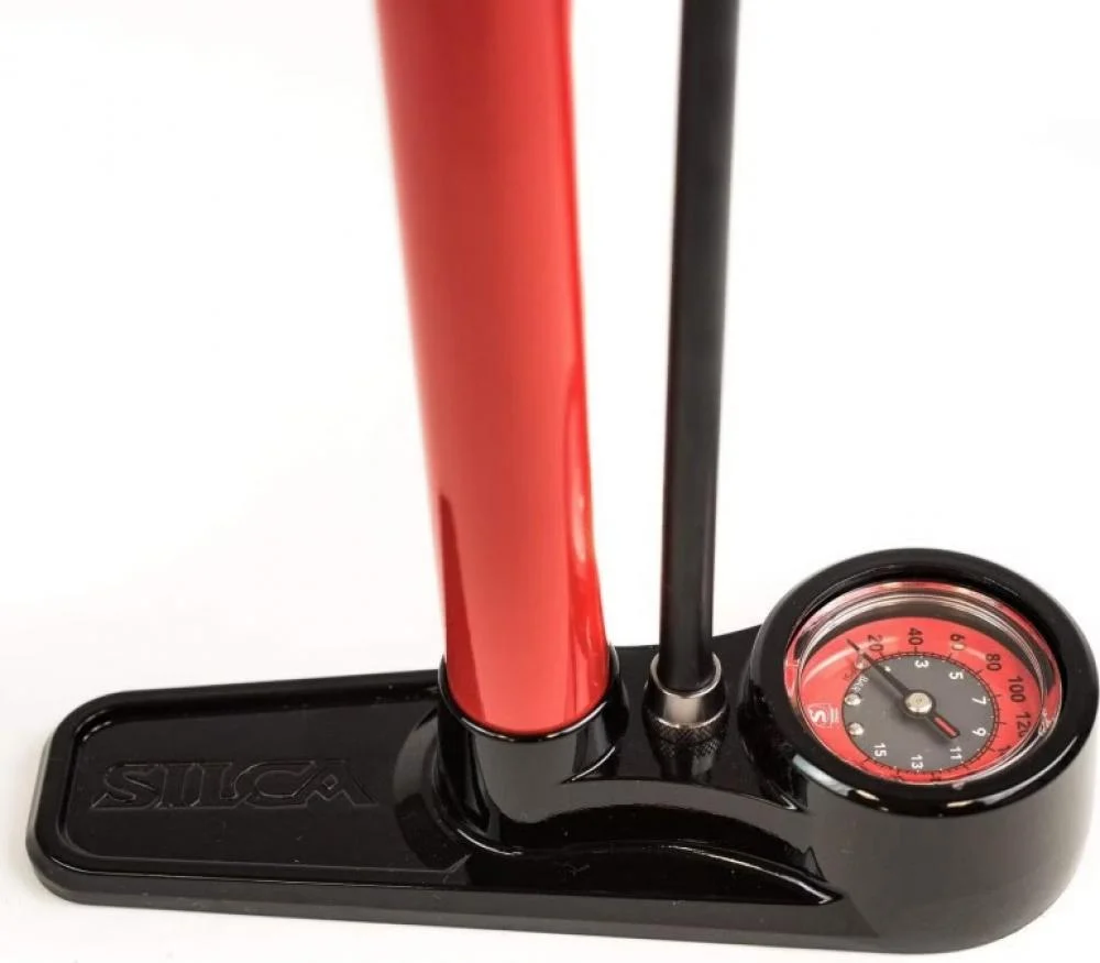 Silca SILCA Pista Standpumpe Rot  Hochdruck-Standpumpe mit Stahlzylinder, Eschenholzgriff, Lederkolbendichtung, bis 15 bar, für Presta/Schrader-Ventile, inkl. Manometer – Bild 2