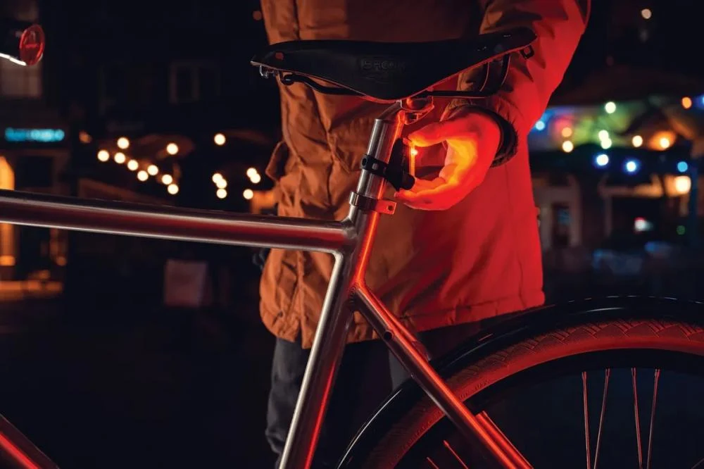 AXA AXA Dwn Set 100 Lux Akku-Beleuchtungsset mit Bremslicht – Bild 8