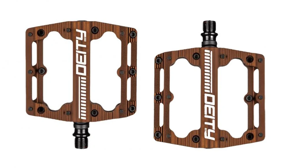 Deity Deity Black Kat Pedale Bronze 9/16" - Aluminium Plattform (100×100 mm), DU-Lager & micro-sealed System, Ersatz-Pin-Kit inkl.